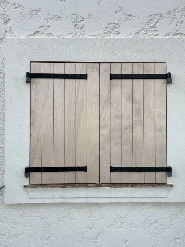 Installation de menuiseries extérieures, La Londe-les-Maures, La Vie en Bois