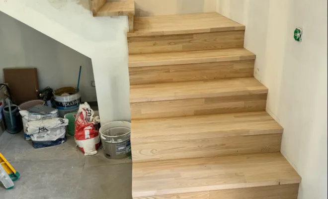 Escalier marches et contre-marches en bois au Lavandou., La Londe-les-Maures, La Vie en Bois